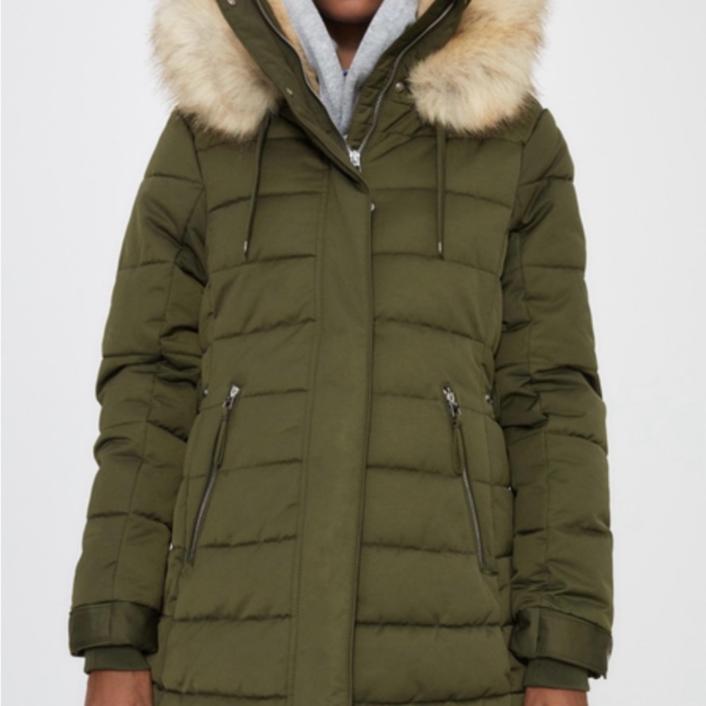 Zara Women’s Olive Green Puffer Jacket with Faux Fur Trim